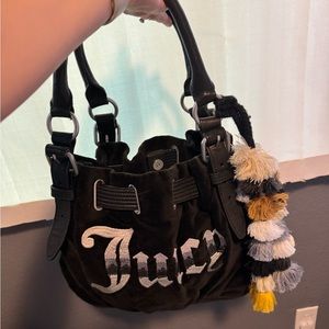 🖤💛 juicy couture, vintage, black shoulder bag with yellow pom-pom detail